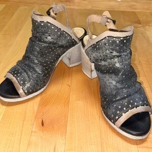 UNITY.INDIVERSITY Frangipani Size 37 black / charcoal slouchy leather slingback